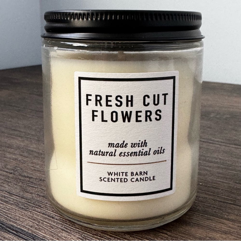 White Barn Fresh Cut Flowers Single Wick Candle
